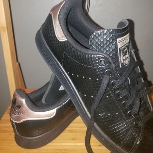 Black Stan Smith Adidas Originals with Gold design